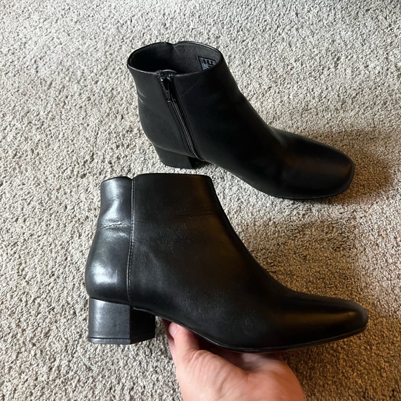 Clarks Women’s Size 8 Black Leather Chartli Valley Heeled Ankle Boots Booties - Picture 1 of 5